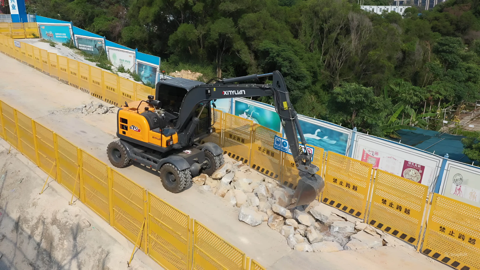 2026 Bakal Ketat! Kenapa Banyak Pengusaha Beralih ke Excavator Roda Xinyuan?
